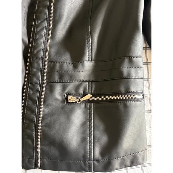 Cleo Petites Black Faux Leather Moto Jacket with Zipper Pockets (S/P) - Picture 6 of 15